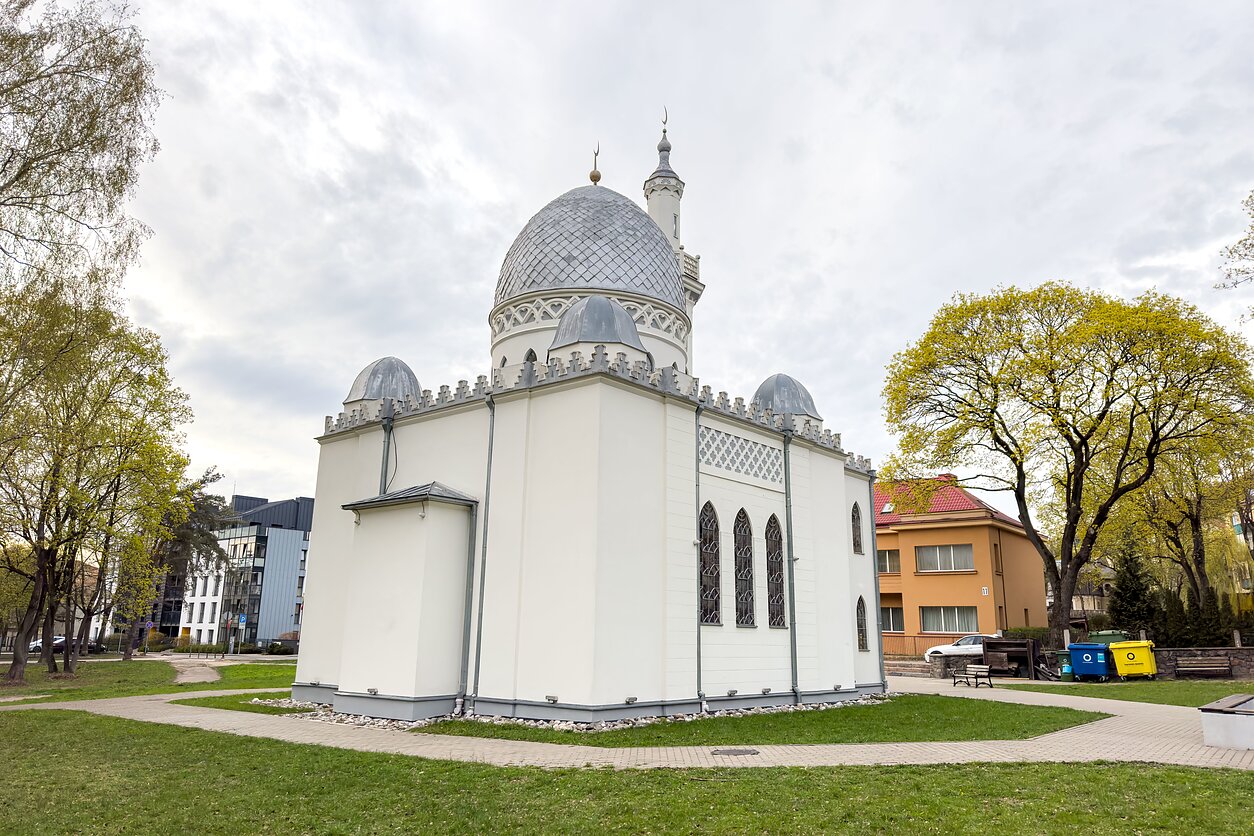 Lithuania police open hate-incitement probe after pig&rsquo;s head displayed at Kaunas mosque
